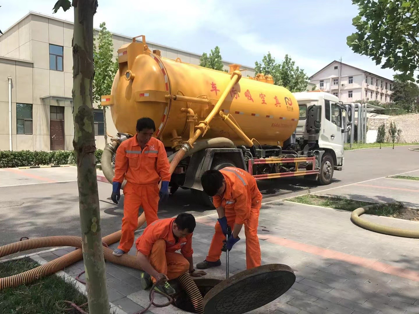 广汉化粪池清理与5-8吨吸粪车施工效率分析